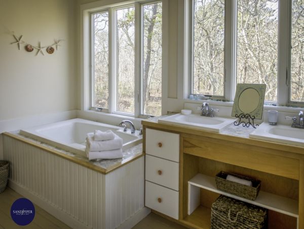 Cape Cod Home 995319