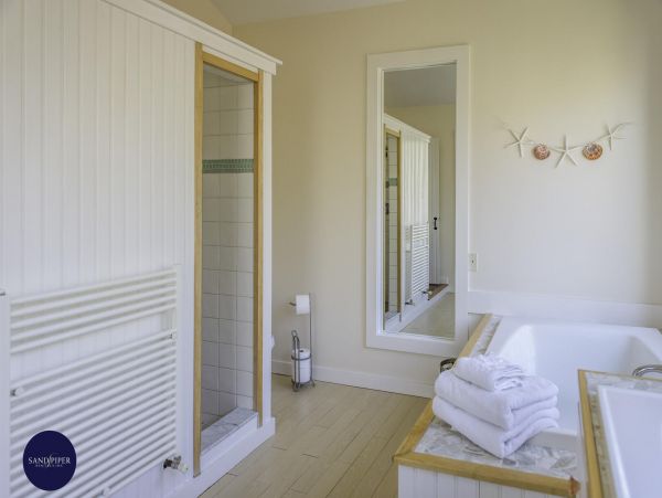Cape Cod Home 995319