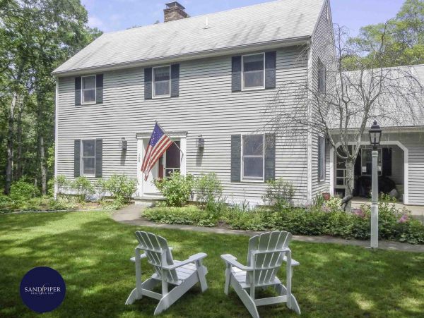 Cape Cod Home 995320