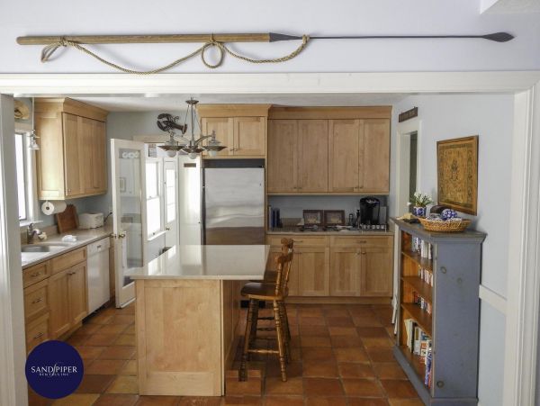 Cape Cod Home 995320
