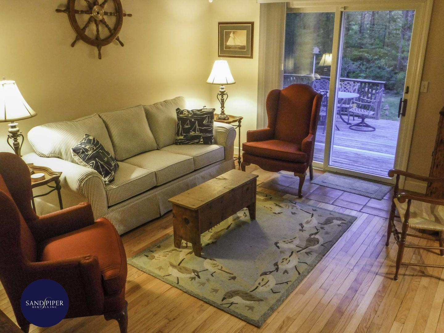 Cape Cod Home 995320