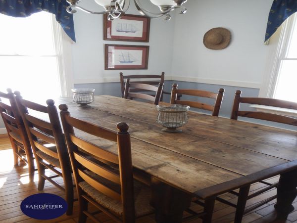 Cape Cod Home 995320