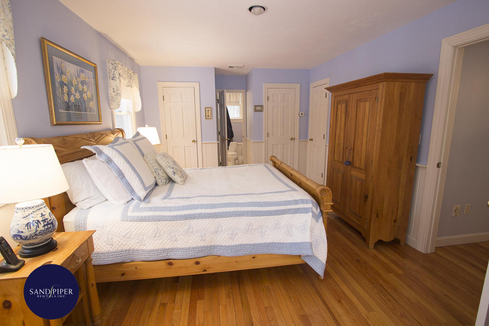 Cape Cod Home 995320