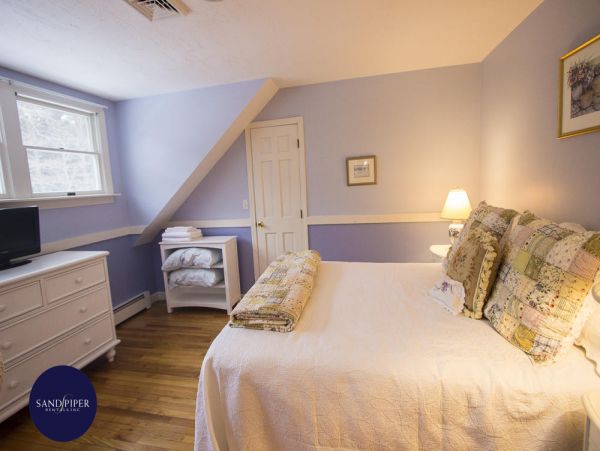 Cape Cod Home 995320