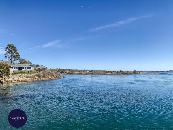 Cape Cod Home 995321