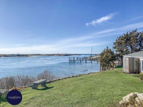 Cape Cod Home 995321