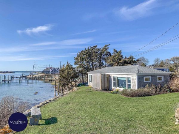 Cape Cod Home 995321