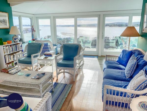 Cape Cod Home 995321