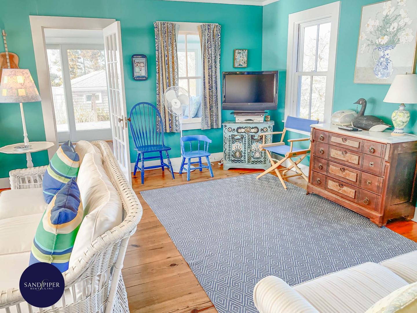 Cape Cod Home 995321