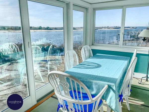 Cape Cod Home 995321