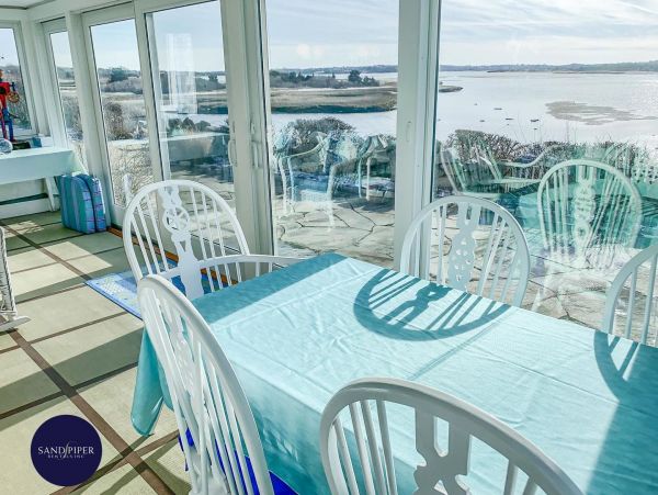 Cape Cod Home 995321