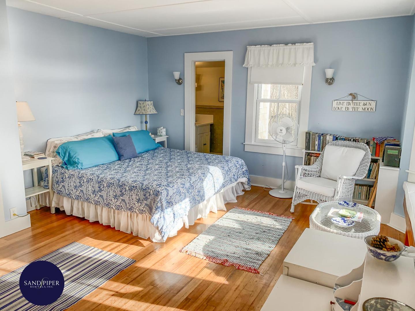Cape Cod Home 995321