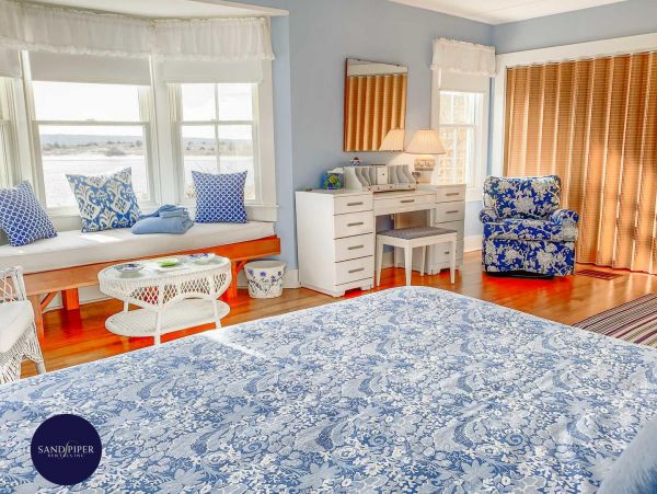 Cape Cod Home 995321