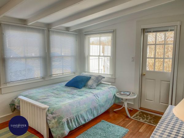 Cape Cod Home 995321