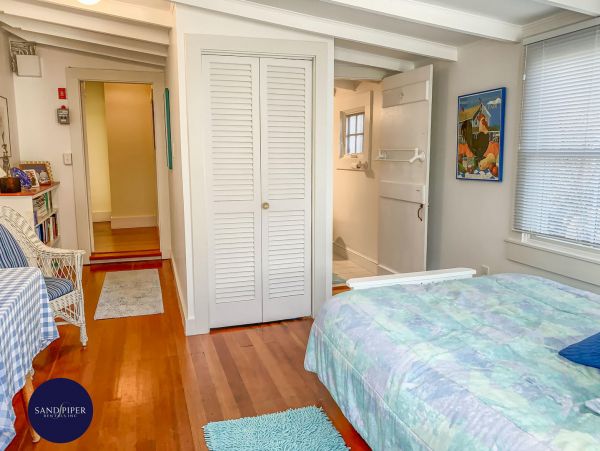 Cape Cod Home 995321