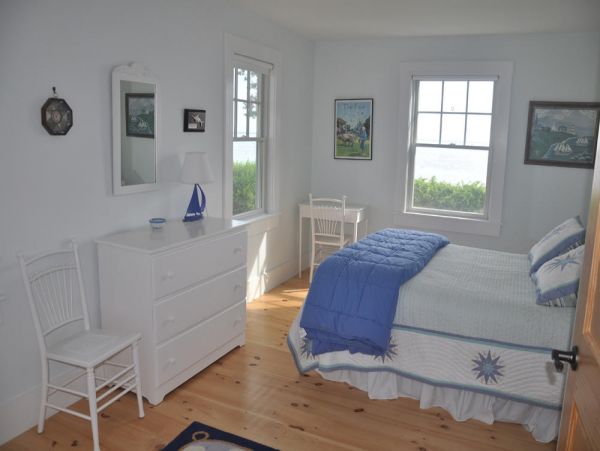 Cape Cod Home 995322