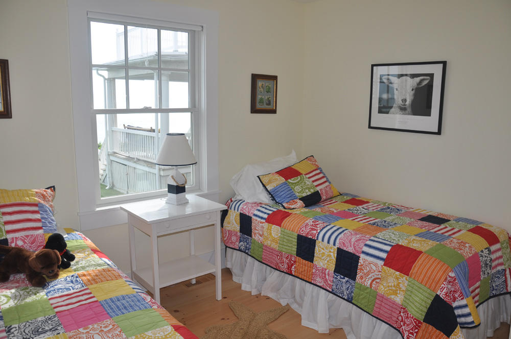 Cape Cod Home 995322