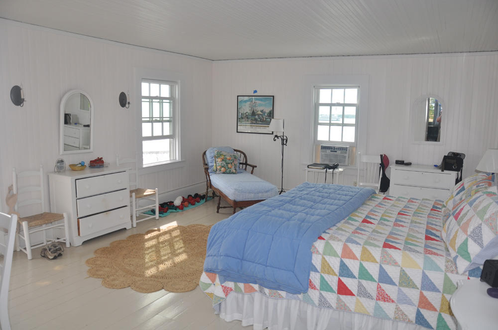 Cape Cod Home 995322