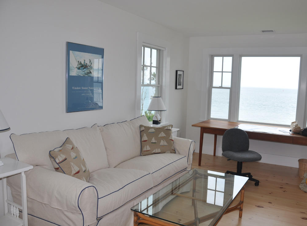 Cape Cod Home 995322
