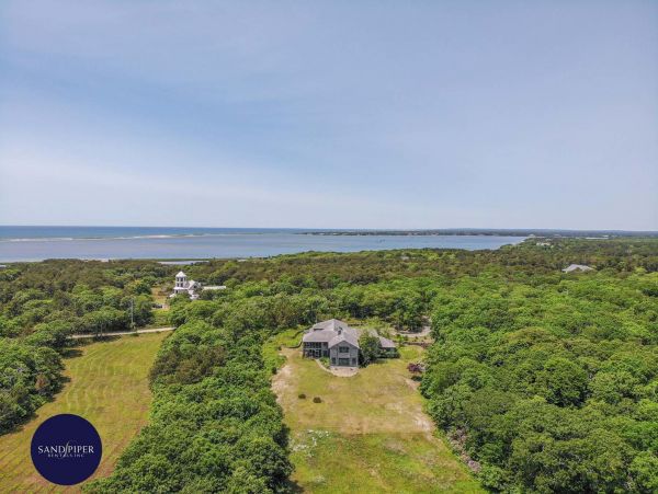 Cape Cod Home 995323
