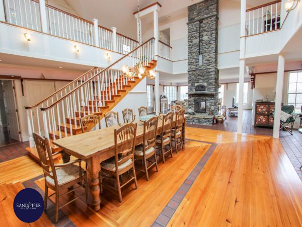 Cape Cod Home 995323