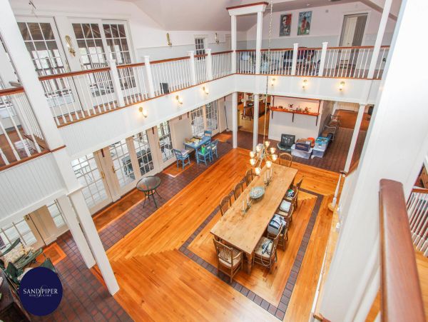 Cape Cod Home 995323