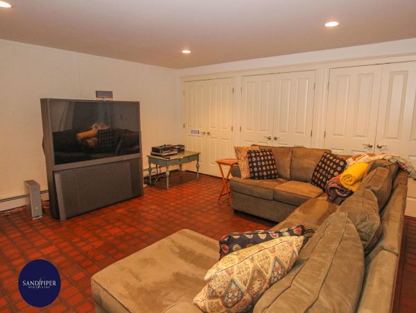Cape Cod Home 995323