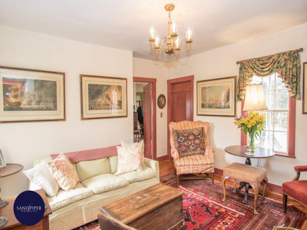 Cape Cod Home 995324