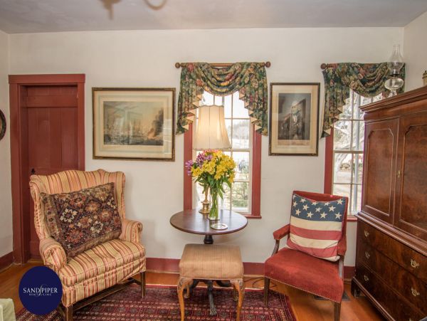 Cape Cod Home 995324