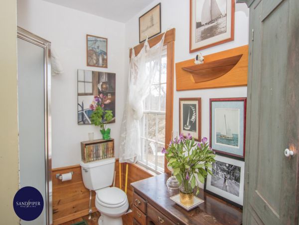 Cape Cod Home 995324
