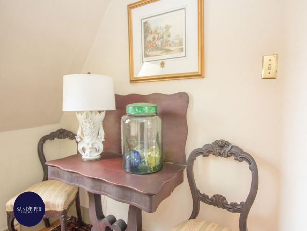 Cape Cod Home 995324