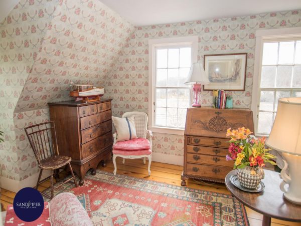 Cape Cod Home 995324