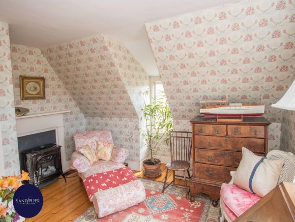 Cape Cod Home 995324