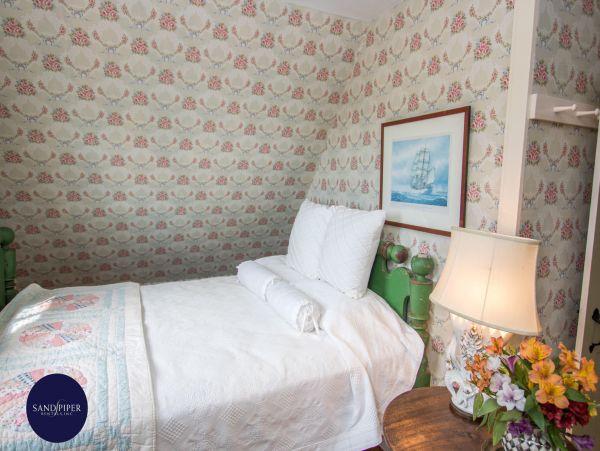 Cape Cod Home 995324
