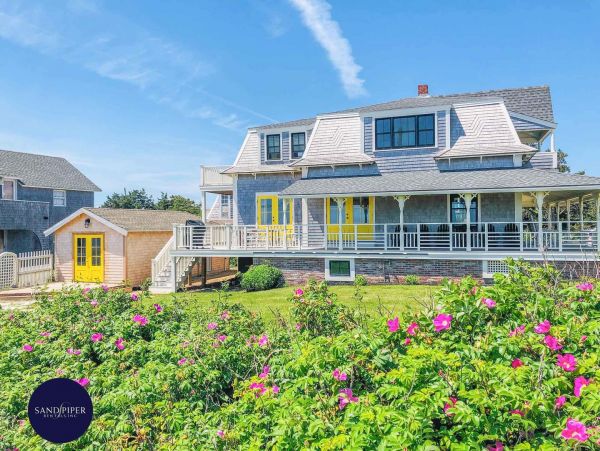 Cape Cod Home 995325