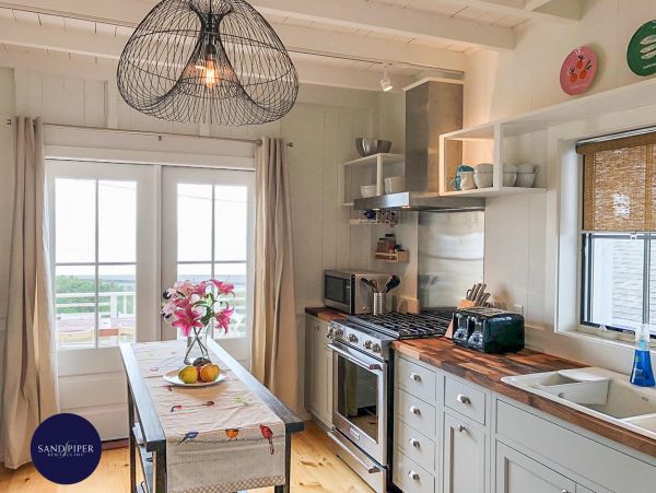 Cape Cod Home 995325