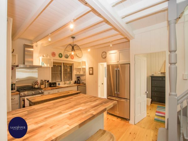 Cape Cod Home 995325
