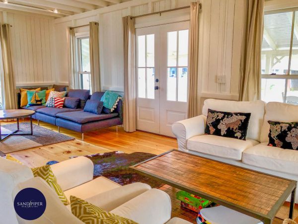 Cape Cod Home 995325