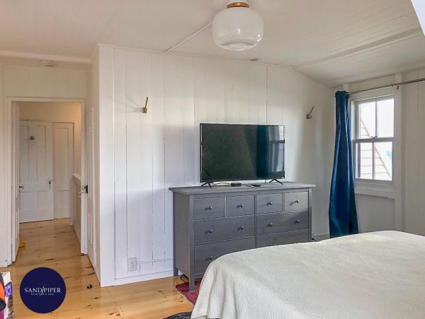 Cape Cod Home 995325