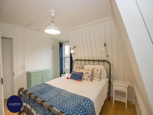 Cape Cod Home 995325