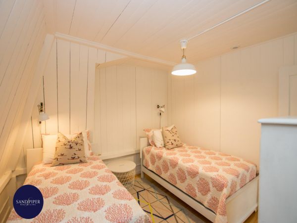 Cape Cod Home 995325