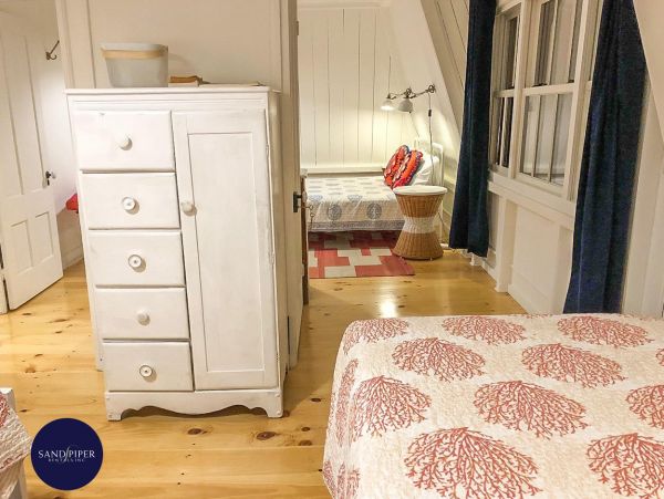 Cape Cod Home 995325