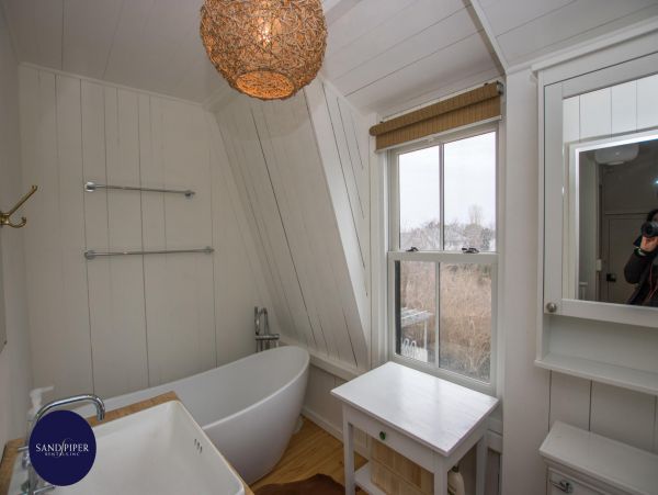 Cape Cod Home 995325