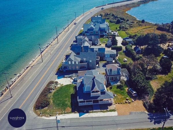 Cape Cod Home 995325