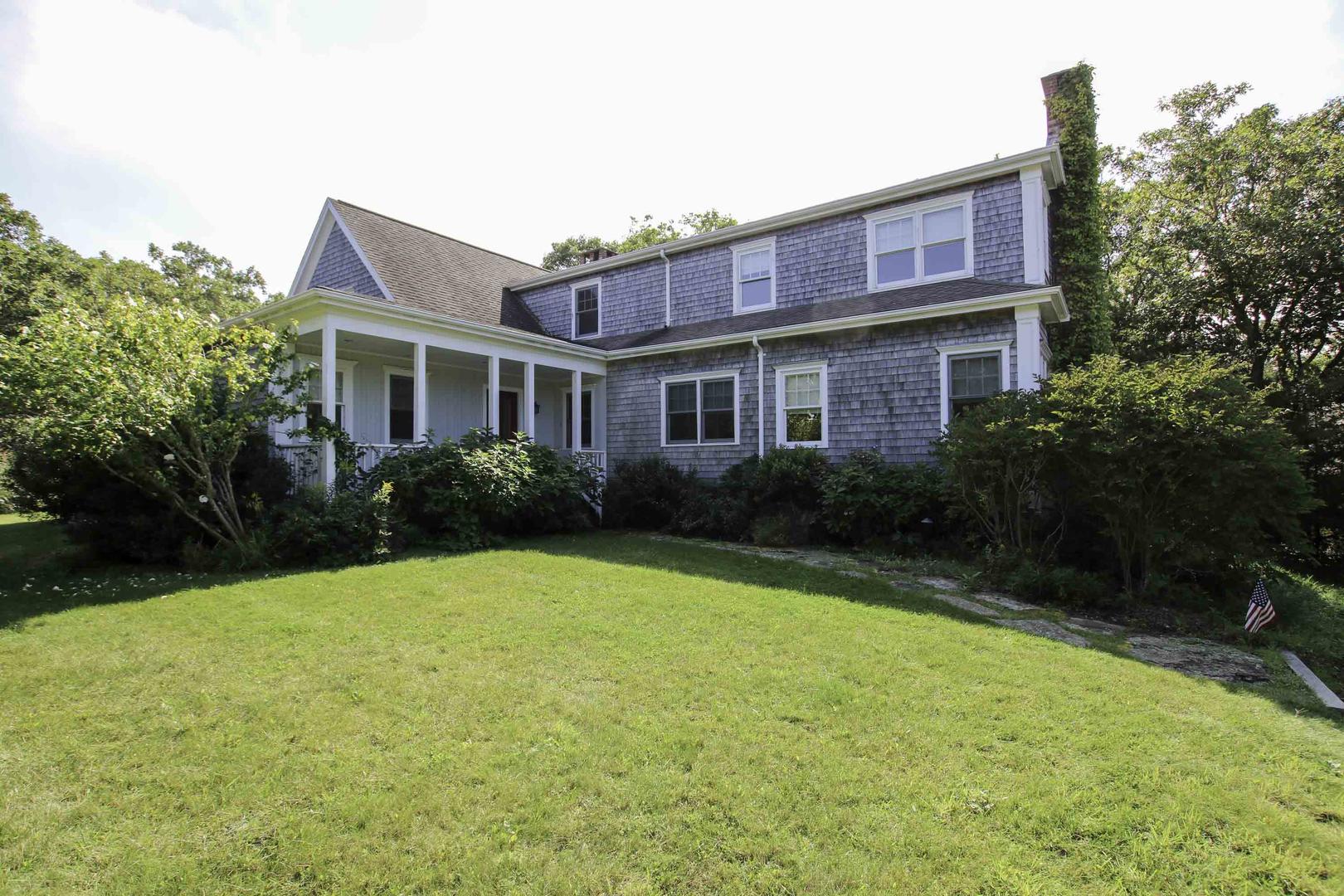 Cape Cod Home 995326