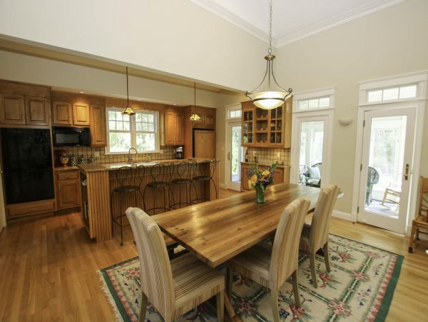 Cape Cod Home 995326