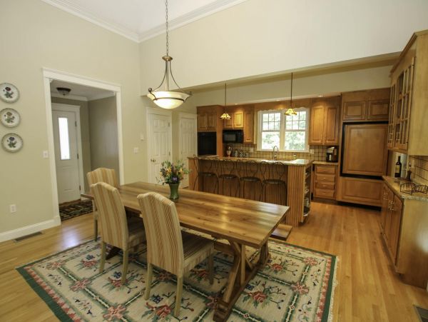 Cape Cod Home 995326
