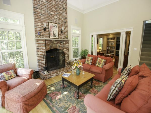 Cape Cod Home 995326