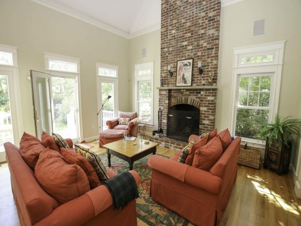 Cape Cod Home 995326