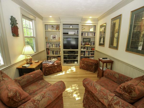 Cape Cod Home 995326